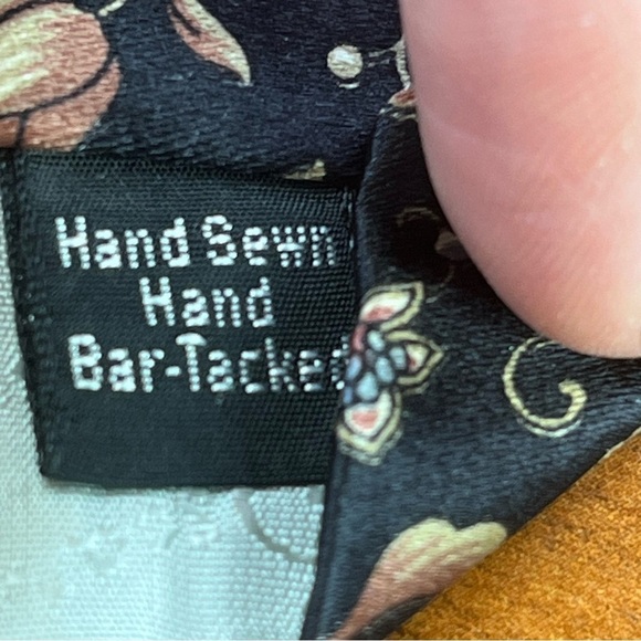 Oscar de la Renta Silk Floral Tie Thin Hand Sewn Hand Bar Tack - Picture 5 of 15